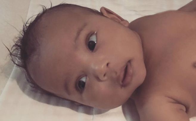 Fotografa de Saint West compartida en Instagram por Kris Jenner. Bang Showbiz