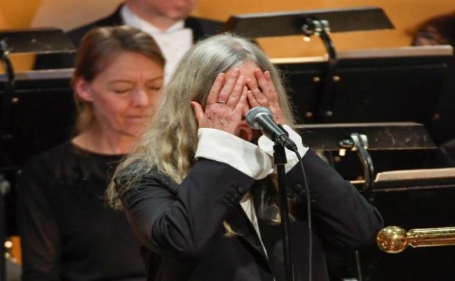 Patti Smith eclipsa con humanidad la ceremonia Nobel