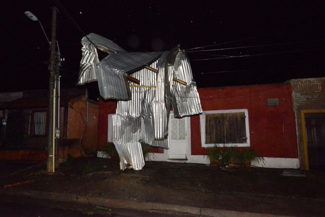 Turbonada deja un muerto y 30 heridos en San Carlos. Twitter Marcelo Umpierrez @emekavoces