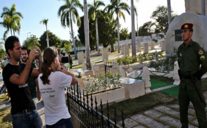 70 mil personas visitaron la tumba de Fidel Castro en un mes