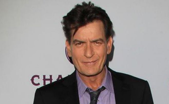 Charlie Sheen se disculpa con Rihanna