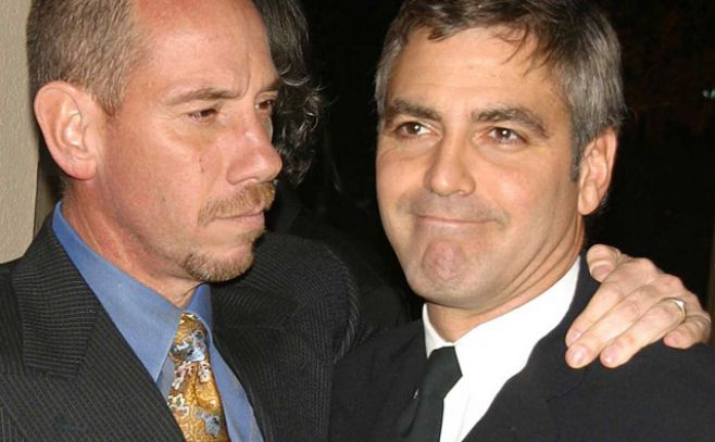 Junto a su primo, George Clooney. 