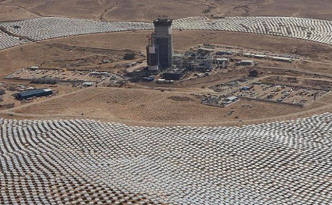 Uruguayos construyen la torre solar más alta del mundo