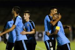 Uruguay clasificó y sigue invicto