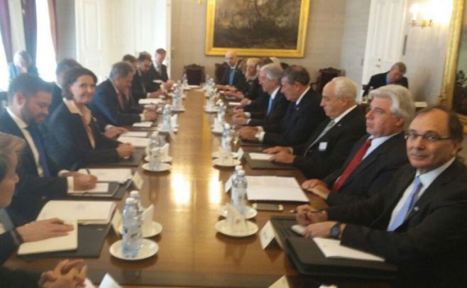 Tabar Vzquez y ministros reunidos en Helsinki con el presidente de Finlandia, Sauli Niinisto. Twitter @SCpresidenciauy