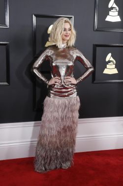 Katy Perry con un vestuario de Tom Ford.