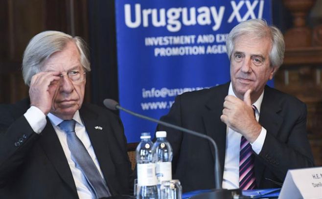 El presidente Tabar Vzquez, y el ministro de Economa y Finanzas, Danilo Astori, asisten al Foro de Negocios de Uruguay y Finlandia en la Casa de los Estados, en Helsinki.. EFE