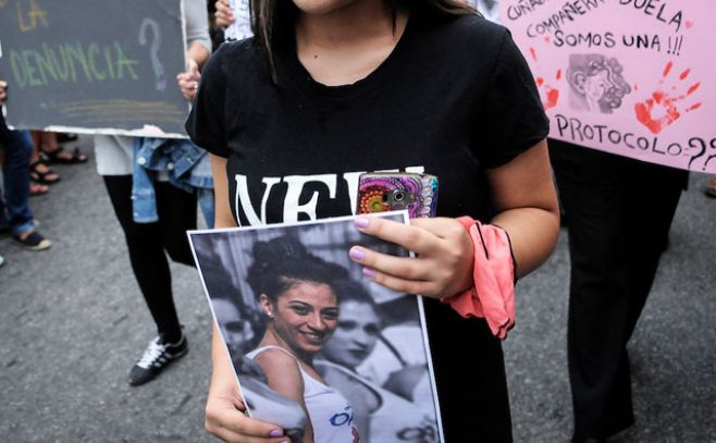 Con la consigna "Transformemos el dolor en accin" la comparsa Mi Morena convoc a una marcha con tambores en homenaje a Valeria Sosa lamentando la muerte de su bailarina, baleada por su expareja..  Javier Calvelo/adhocFOTOS