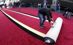 Los Oscar preparados para una alfombra roja pasada por agua