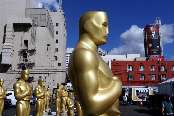 Los Oscar preparados para una alfombra roja pasada por agua. EFE