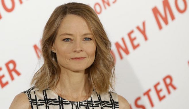 Jodie Foster y Michael J. Fox protestan contra Trump