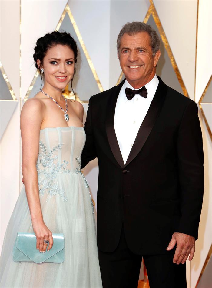 Mel Gibson y Rosalind Ross. EFE