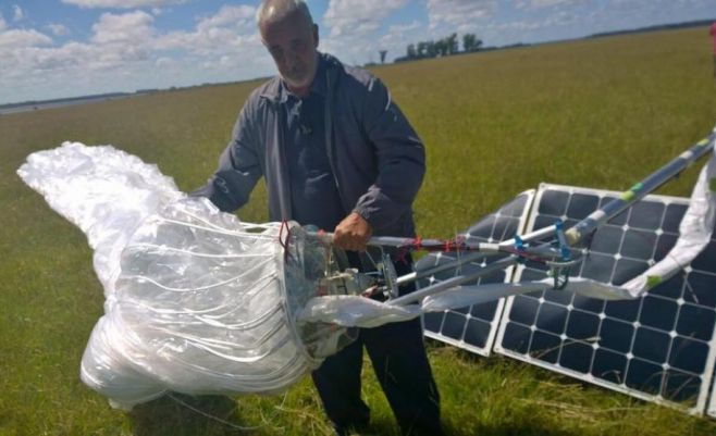 Otro globo del proyecto Loon de Google aterrizó en Uruguay. Foto: Facebook Enrique Puentes