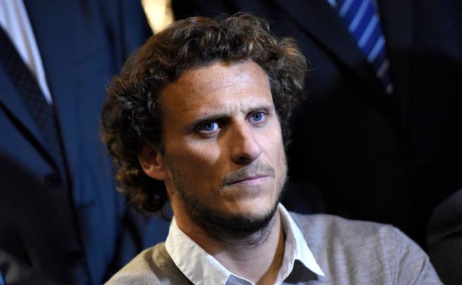 Diego Forlán sobre Cavani: "Toda pelota que toca es gol"