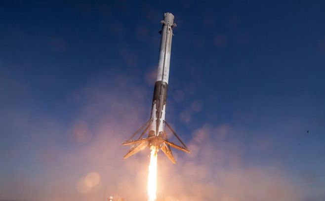 SpaceX lanzó con éxito al espacio un cohete reutilizable. SpaceX Oficial