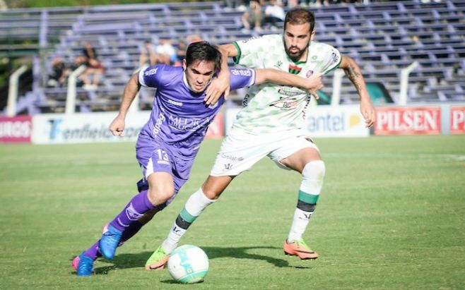 Defensor goleó a El Tanque y es líder en espera