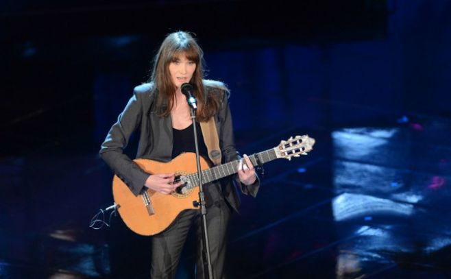 Carla Bruni da un giro a su carrera