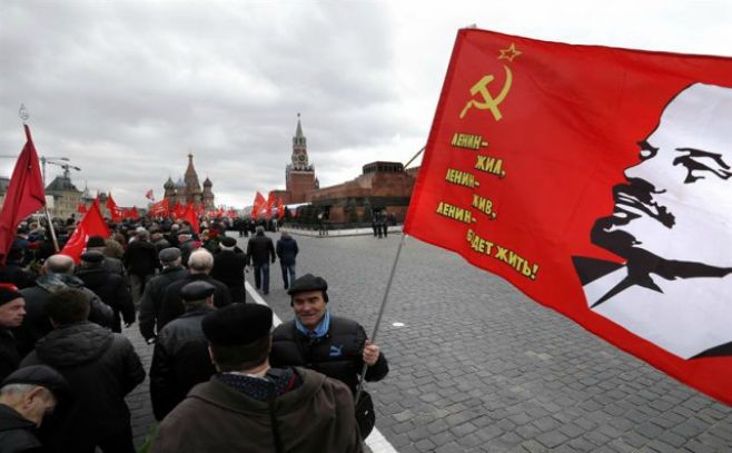 Comunistas defienden momia de Lenin con marcha en la Plaza Roja