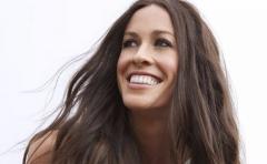 Condenado a prisión el exmánager que robó 4,8 millones a Alanis Morissette