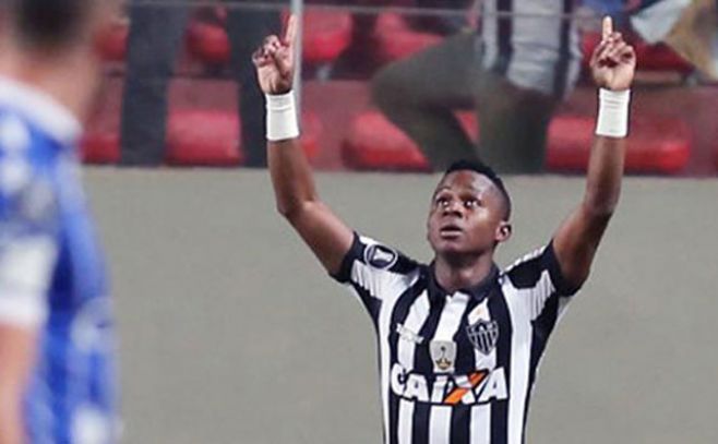 Juan Cazares de Atl. Mineiro celebra su gol ante Godoy Cruz //. Paulo Fonseca