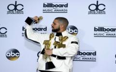 Drake conquista unos Billboard con protagonismo especial para Juan Gabriel