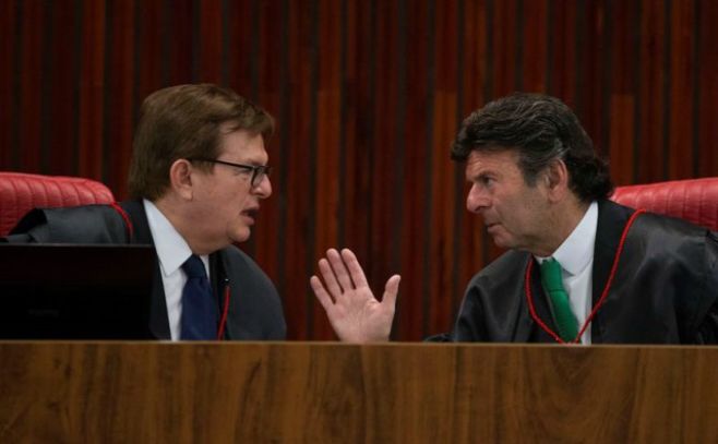 El tribunal electoral absuelve a Temer y Rousseff en una ajustada votación