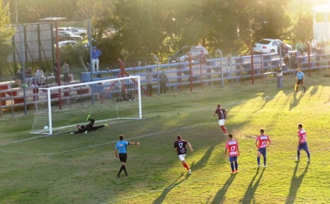 Gol de Atenas vs. Central Esp. - . www.elascenso.com