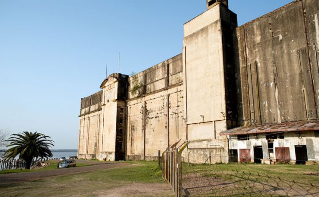 Instalaciones del ex frigorifico Anglo.. Ricardo Ant�nez / adhocFOTOS