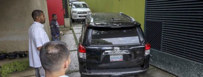 Leopoldo López está bien de salud y "feliz" de estar en casa, según familiar