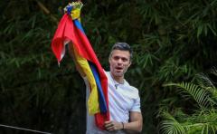 Abogado de Leopoldo López: prisión domiciliaria "es una pirueta poco seria"