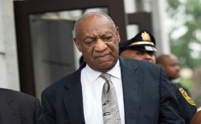 Bill Cosby se queda sin soplar las velas en su bar favorito