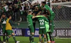 Chapecoense e Independiente Santa Fe a Octavos