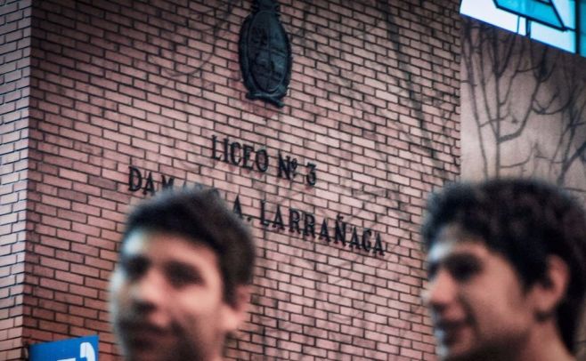 Liceo Dámaso ocupado en reclamo de personal administrativo