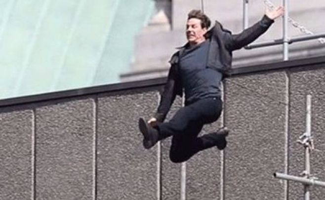 Tom Cruise resulta herido durante escena acrobática de "Mission Impossible 6"