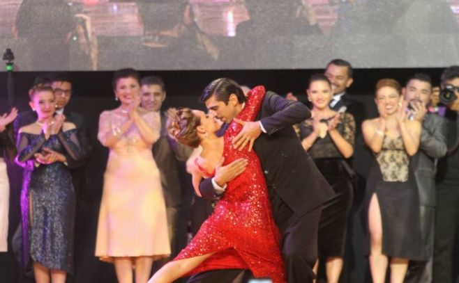 Argentina retiene título en Mundial de Tango, pero con maestría japonesa