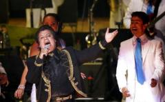 Con música y rezos, fanáticos e imitadores mexicanos recuerdan a Juan Gabriel