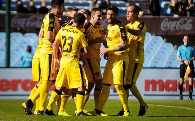 Peñarol por seguir arriba en el Clausura, Nacional por lo propio en la Anual