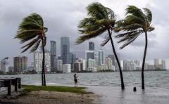 Irma se degrada a tormenta tropical cerca de la costa oeste de Florida