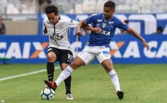 Corinthians empata, Sao Paulo sufre pero toma aire