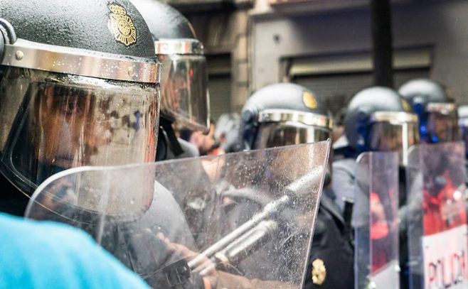 Entre balas de goma, manifestantes y papeletas