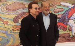 Bono recorre el Museo Soumaya en Ciudad de México