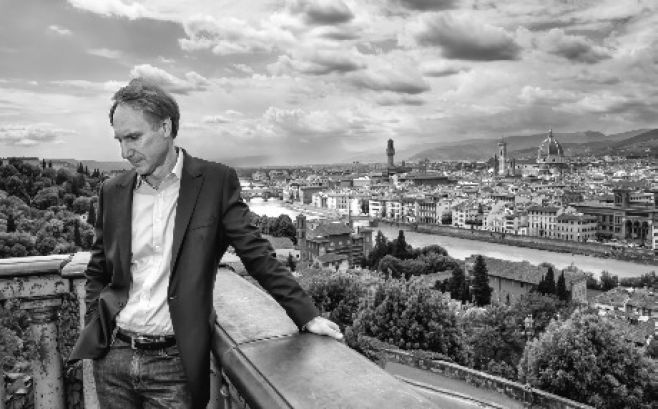 Dan Brown: "Tengo fe en nuestra capacidad de preguntarnos y de cuestionarnos"