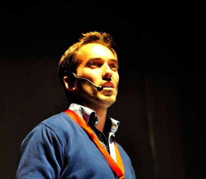 Lic. Pablo Buela, Pte. de AJE