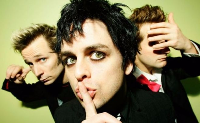 Green Day vuelve a sus orígenes punk y despotrica contra Trump en Chile