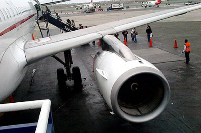 Controladores aéreos anuncian nuevo paro de 13 días