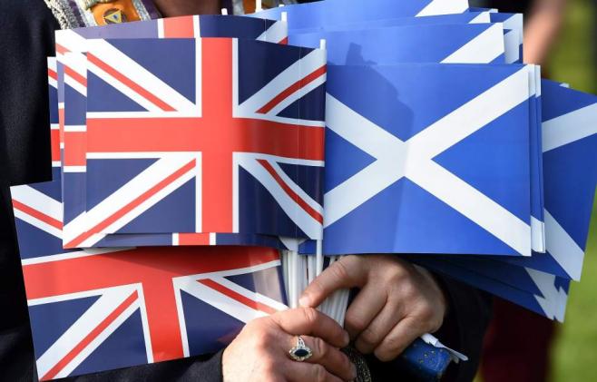 Escocia pide permanecer en el mercado único si Irlanda del Norte así lo hace