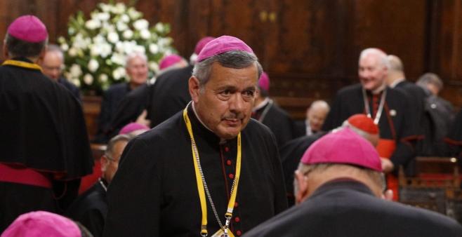 Arzobispo encargado por el papa Francisco de indagar abusos sexuales llega a Chile