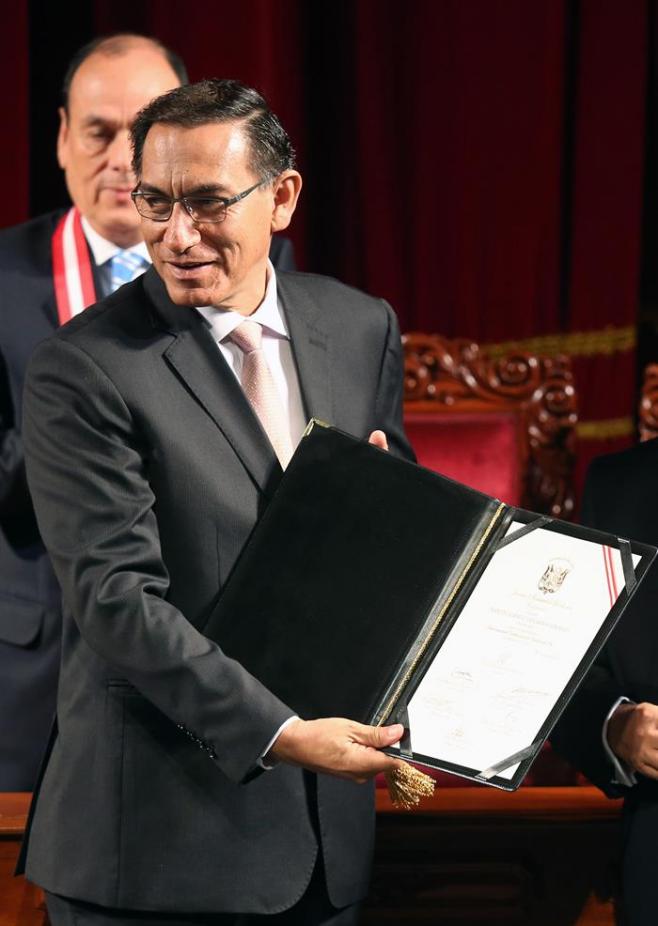 Martín Vizcarra llegó a Lima para jurar como presidente de Perú