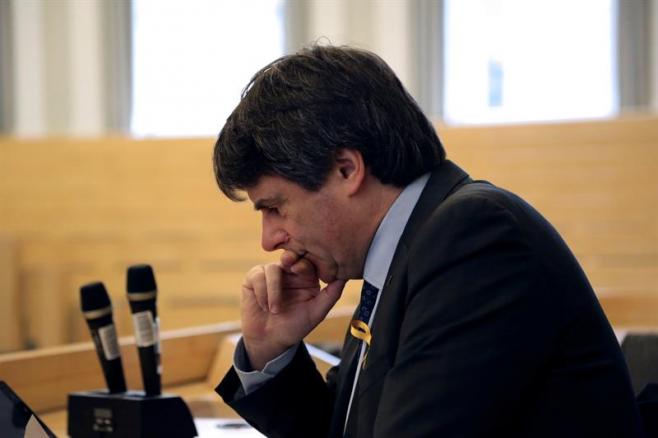 Puigdemont retenido en Alemania cuando cruzaba la frontera