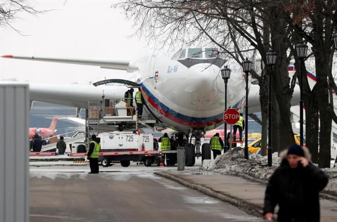 Todos los diplomáticos rusos expulsados por EEUU regresaron a Rusia